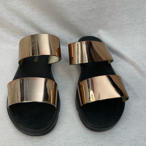 Chrome flat sandle size 7 - Picture 2 of 5